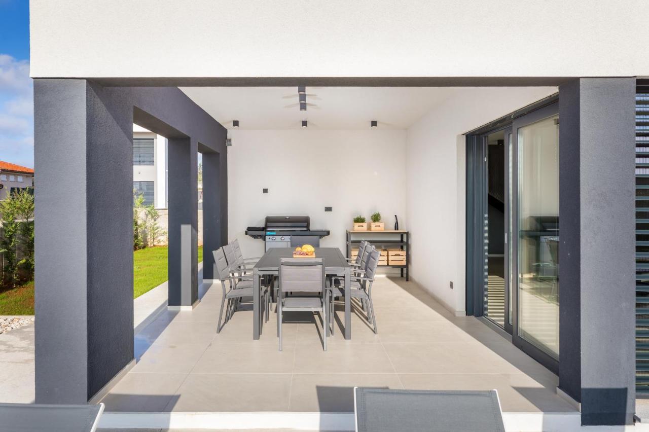 Amazing Private Villa With Outdoor Swimming Pool In Vodnjan Dış mekan fotoğraf